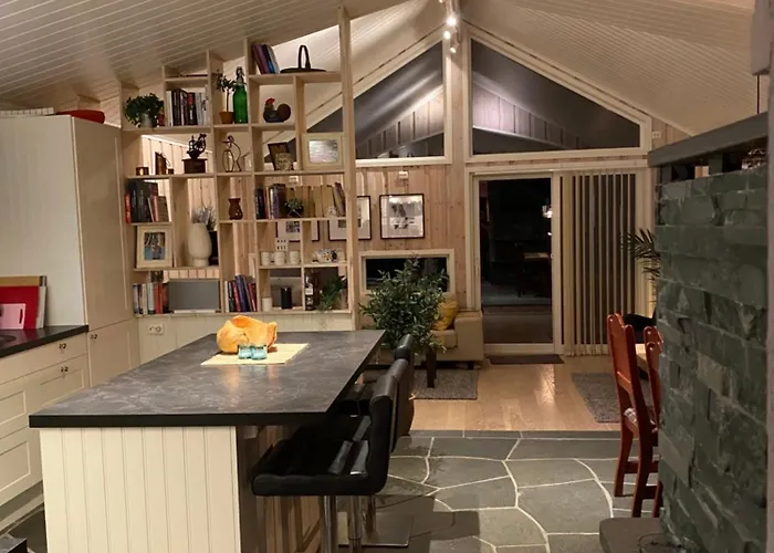 I Talvik Med Badstue Og Jacuzzi Feriehus *