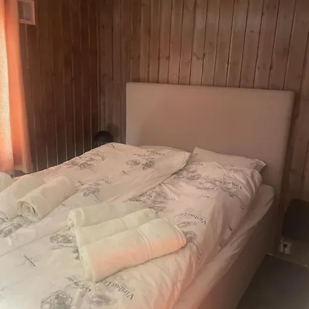 Talvik Med Badstue Og Jacuzzi Hébergement de vacances *